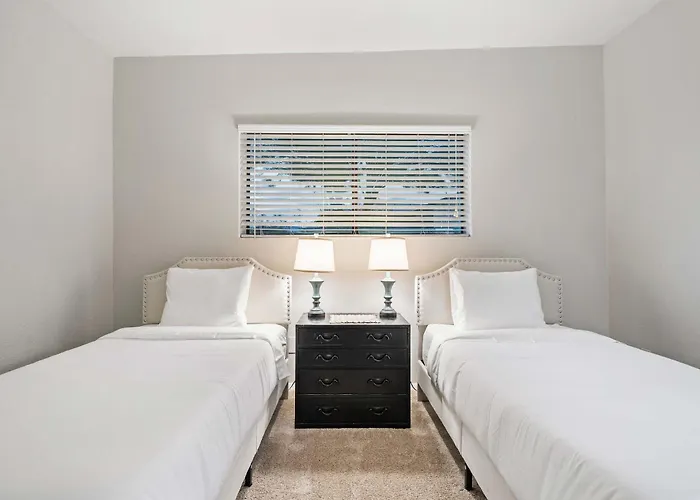 2 Homes - 7br Sleeps 18 - Pool - Amazing Mtn Views Holiday home Tucson