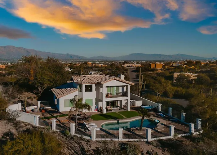 2 Homes - 7br Sleeps 18 - Pool - Amazing Mtn Views Holiday home Tucson