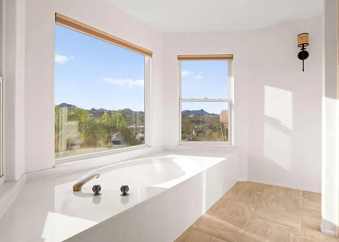 2 Homes - 7br Sleeps 18 - Pool - Amazing Mtn Views Holiday home Tucson